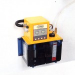Digitally controlled lubricator for link chain